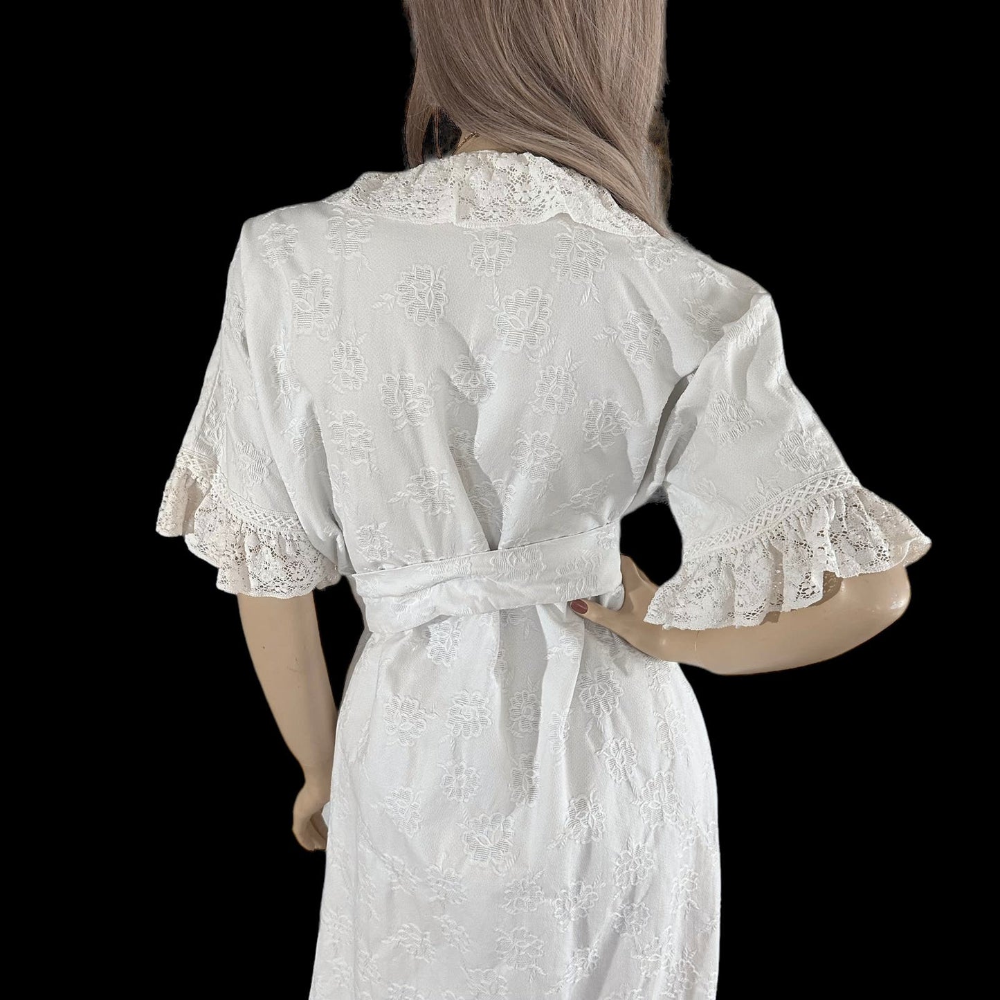 Vintage White Brocade & Lace Bridal Dressing Gown L